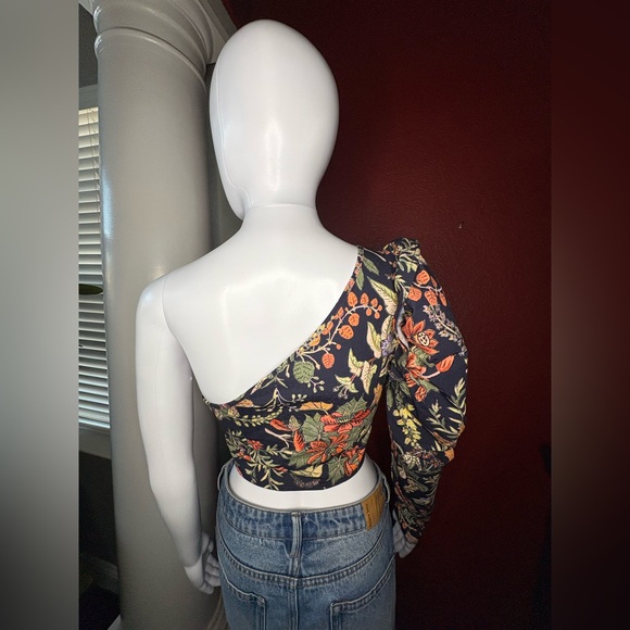 Zara- Floral One-Shoulder Top. Size S - Picture 5 of 8